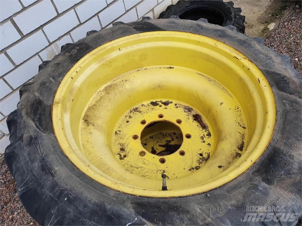 Kleber 270/95R32 Riepas, riteņi un diski