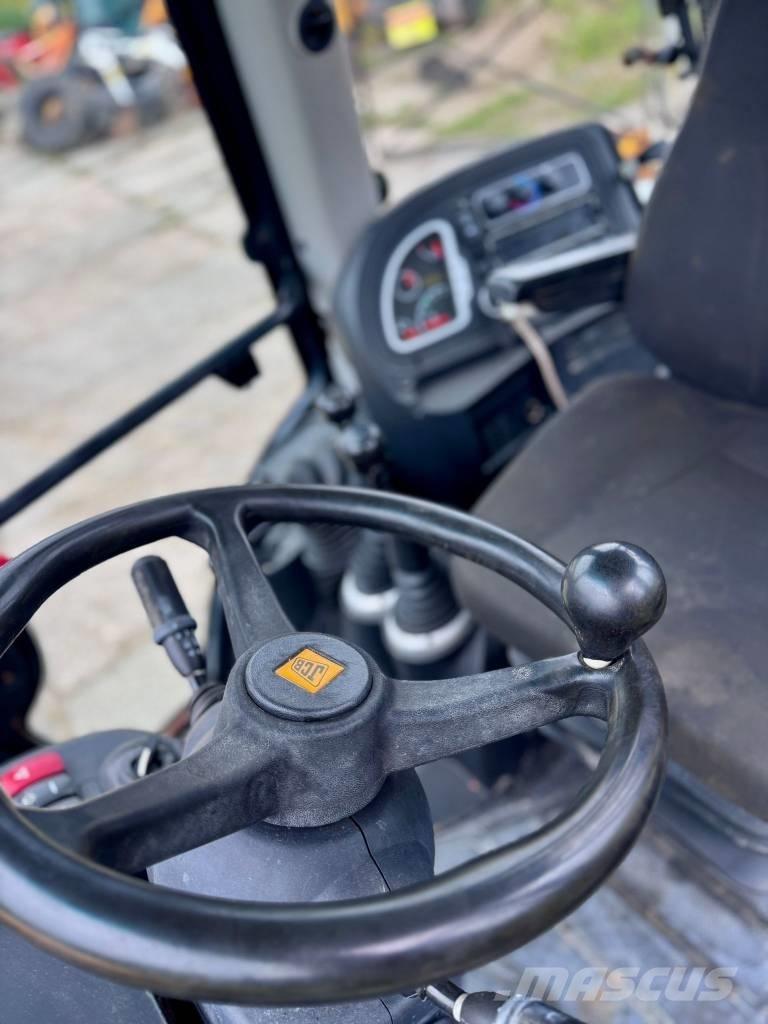 JCB 4CX Ekskavatori-iekrāvēji
