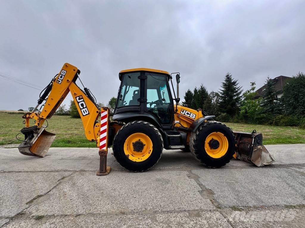 JCB 4CX Ekskavatori-iekrāvēji