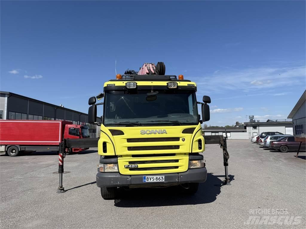 Scania P420 8X2 Smagās mašīnas ar celtni