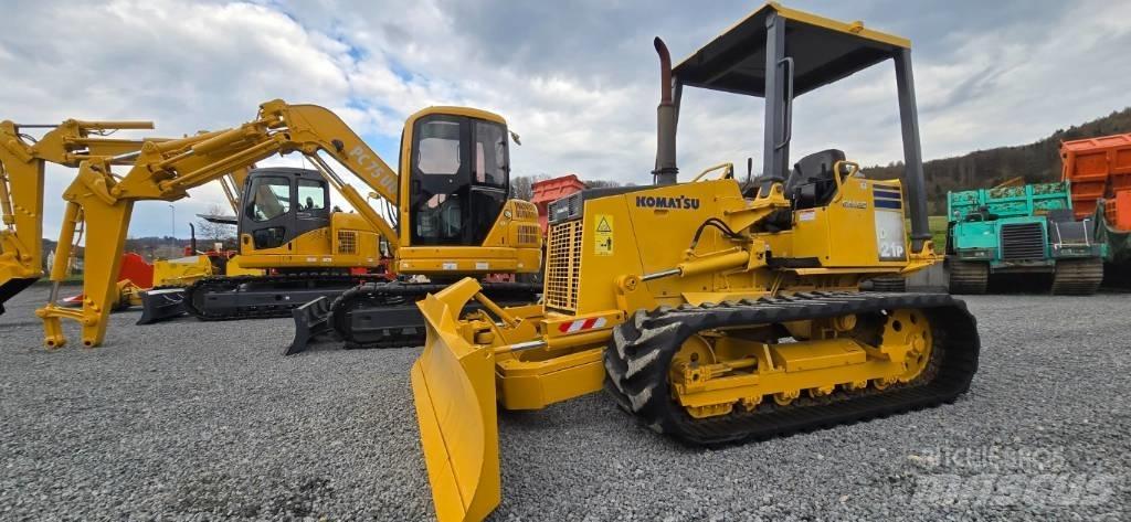 Komatsu D 21 P-8 Kāpurķēžu buldozeri