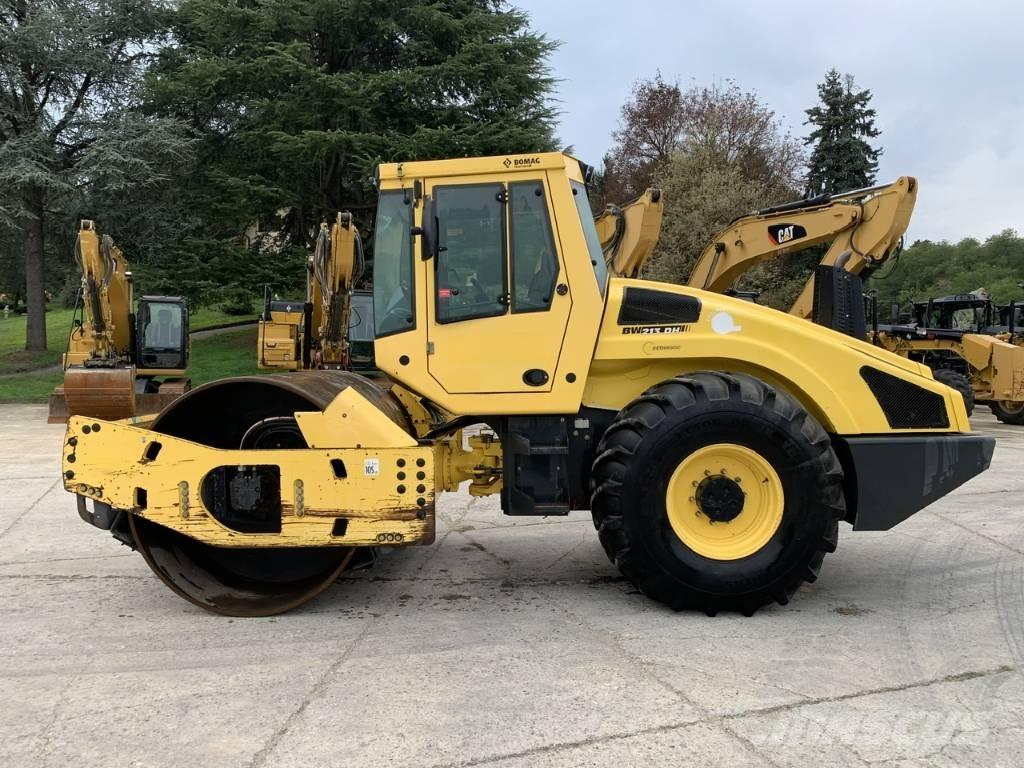 Bomag BW 213 D H-4 i Augsnes blīvētāji