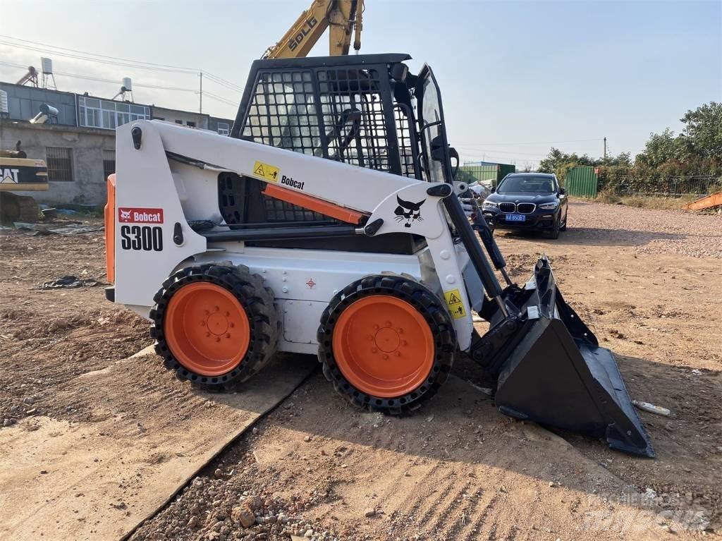 Bobcat S 300 Lietoti riteņu kompaktiekrāvēji