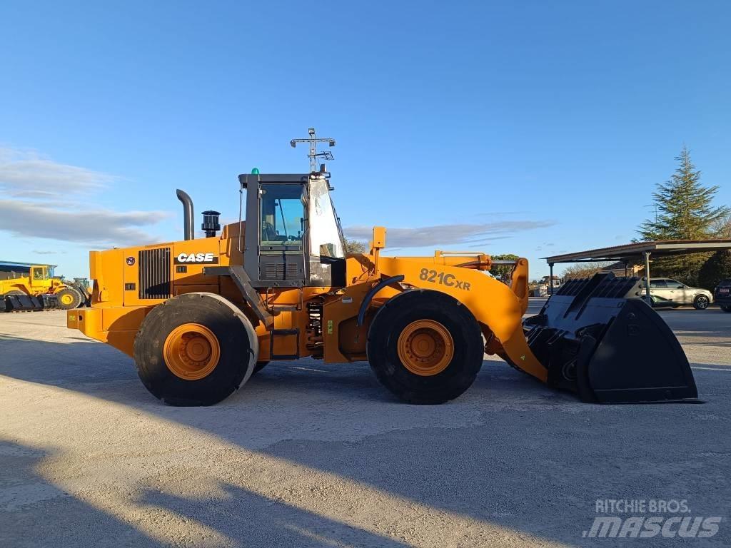CASE 821C XR Iekrāvēji uz riteņiem