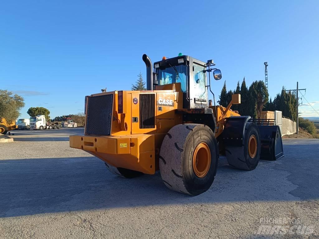 CASE 821C XR Iekrāvēji uz riteņiem