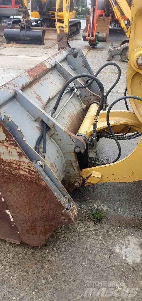 CAT 906M Iekrāvēji uz riteņiem