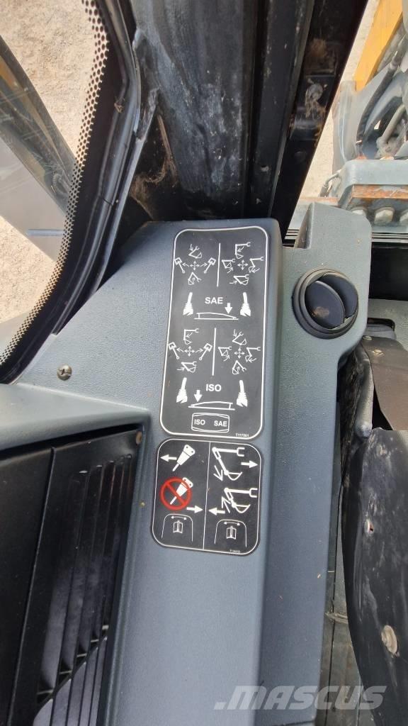 Terex TLB 890 Ekskavatori-iekrāvēji