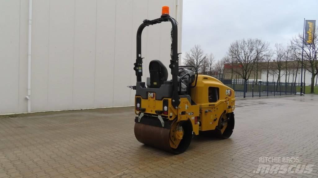 CAT CB2.5 GC Divvalču grunts veltņi