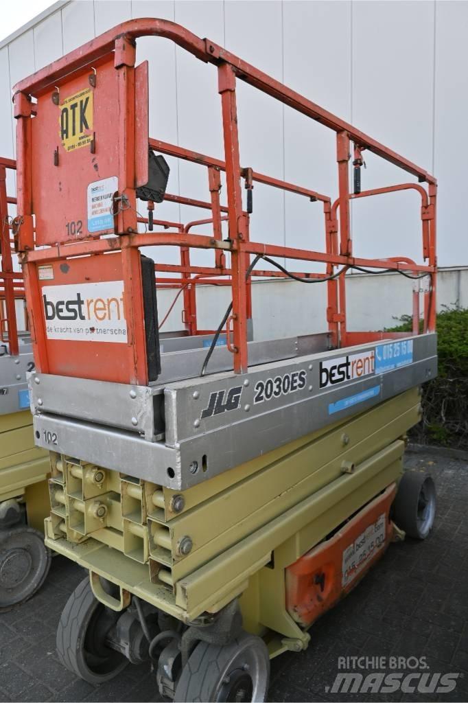 JLG 2030ES Šķerveida pacēlāji