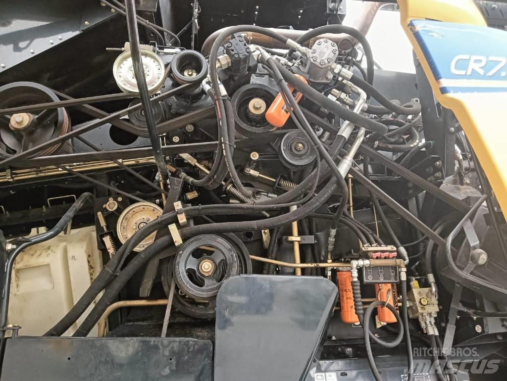 New Holland CR 7.90 Ražas novākšanas kombaini