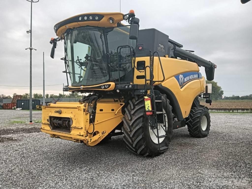 New Holland CR 7.90 Ražas novākšanas kombaini