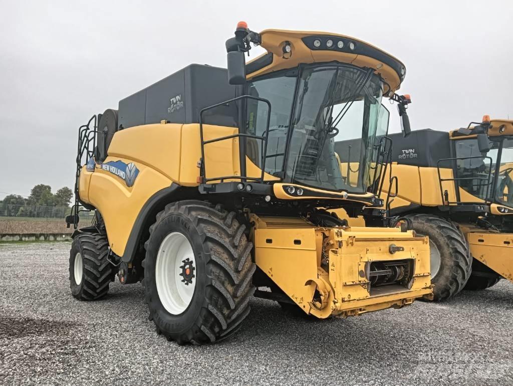 New Holland CR 7.90 Ražas novākšanas kombaini