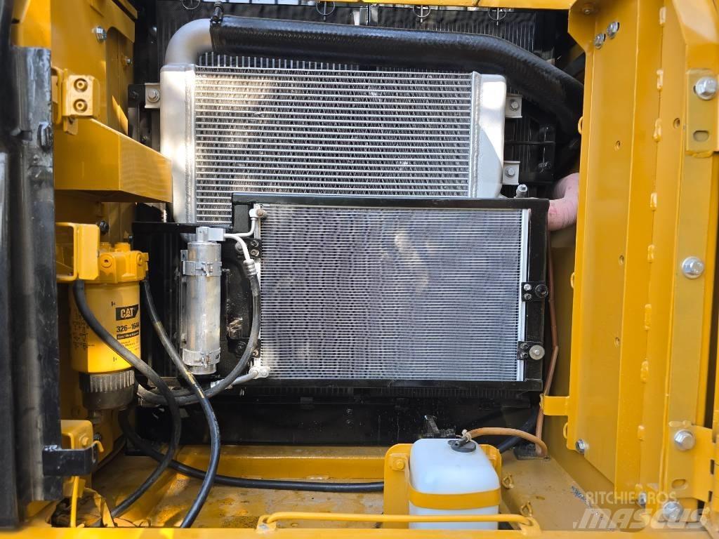 CAT 320D2 Kāpurķēžu ekskavatori
