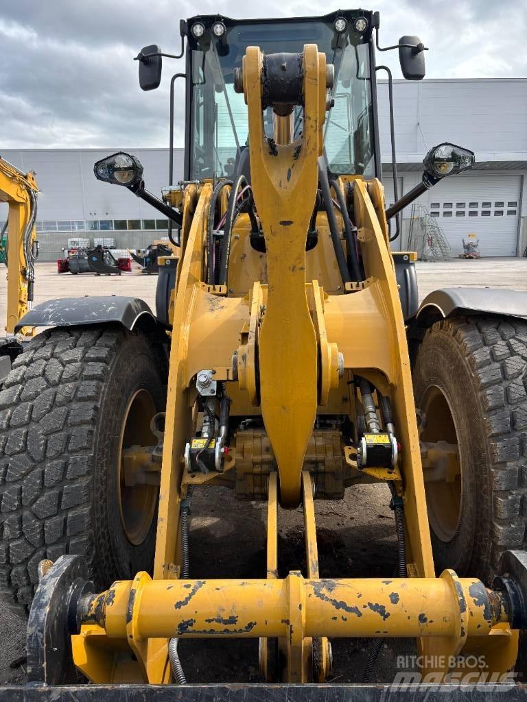 CAT 920 Iekrāvēji uz riteņiem