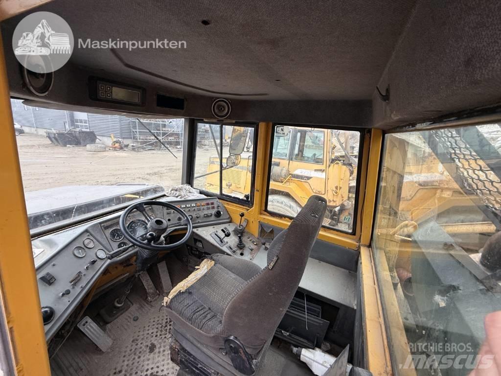 Volvo A 25 C Artikulētie pašizgāzēji