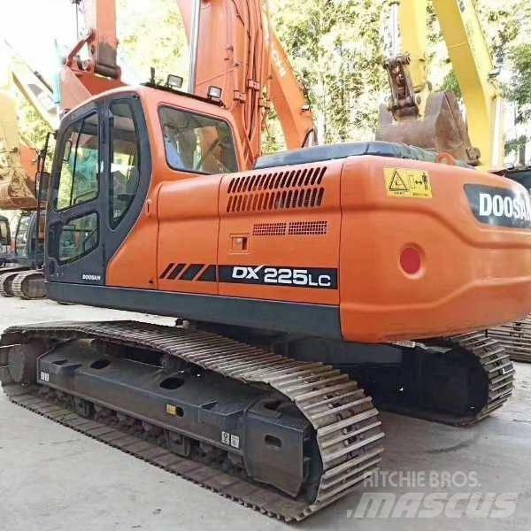 Doosan dx225 Kāpurķēžu ekskavatori