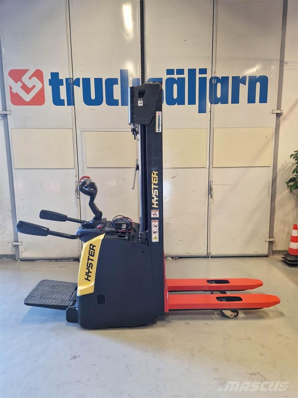Hyster S1.4S IL Pašgājēji krautnētāji