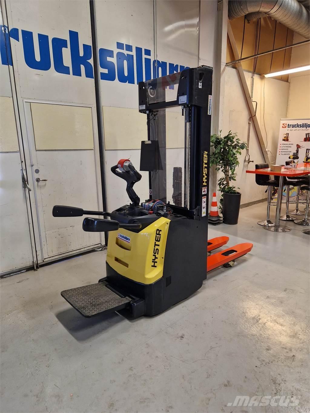 Hyster S1.4S IL Pašgājēji krautnētāji