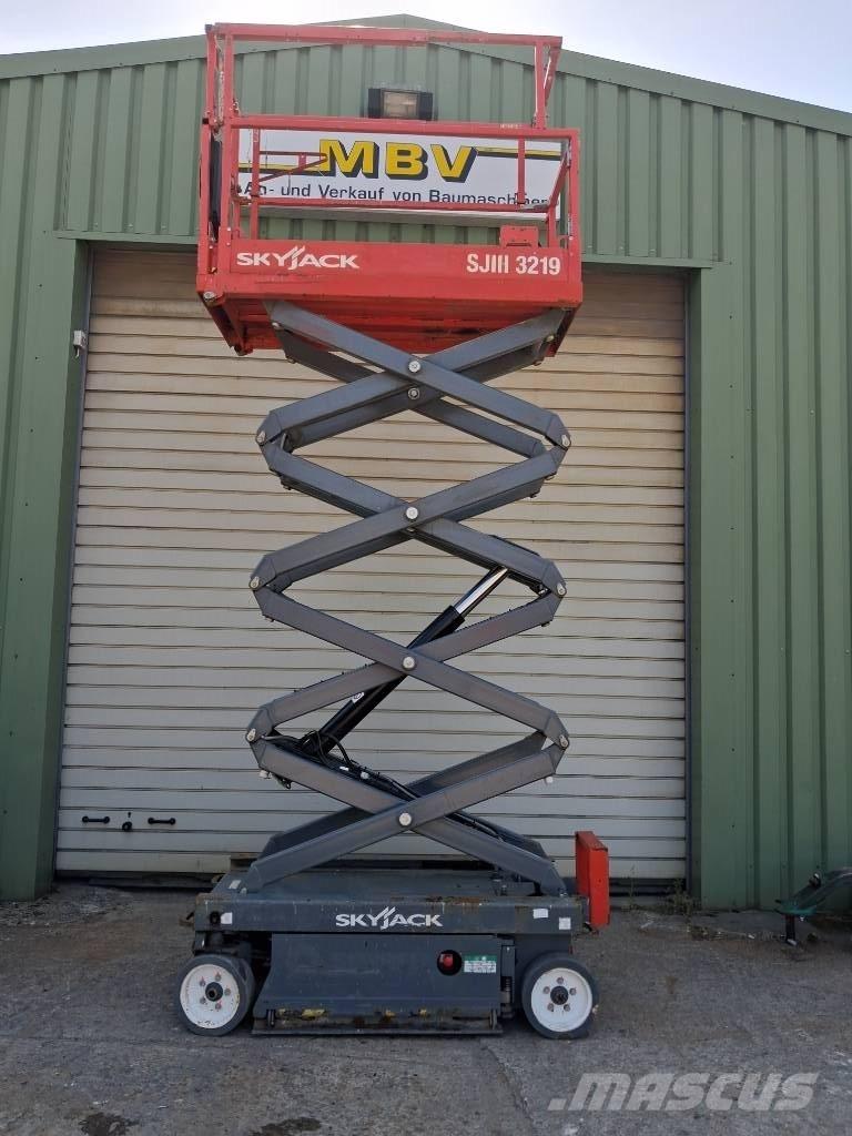 SkyJack SJ III 3219 Šķerveida pacēlāji