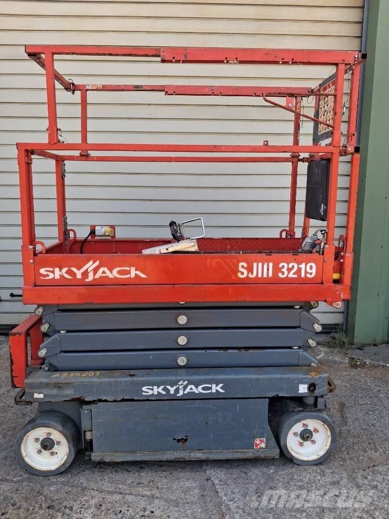 SkyJack SJ III 3219 Šķerveida pacēlāji