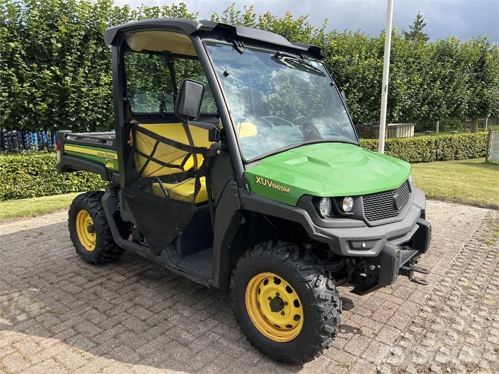 John Deere XUV865M Visurgājēji