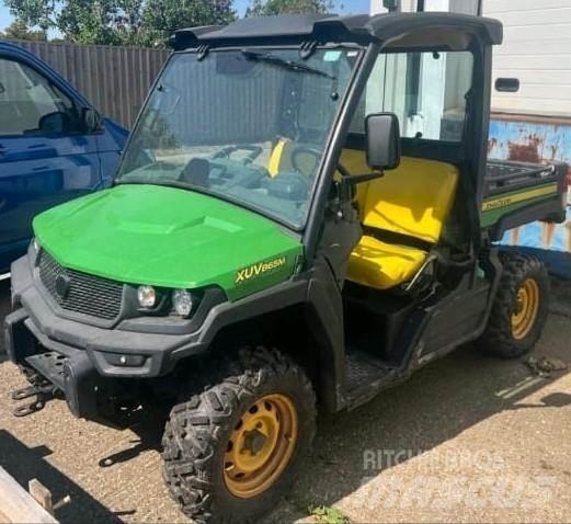 John Deere XUV865M Visurgājēji