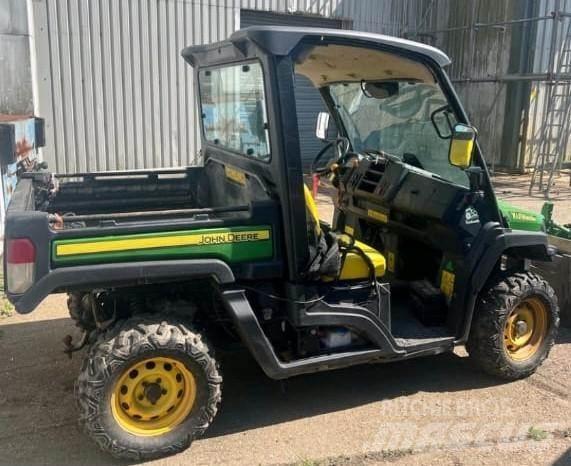 John Deere XUV865M Visurgājēji