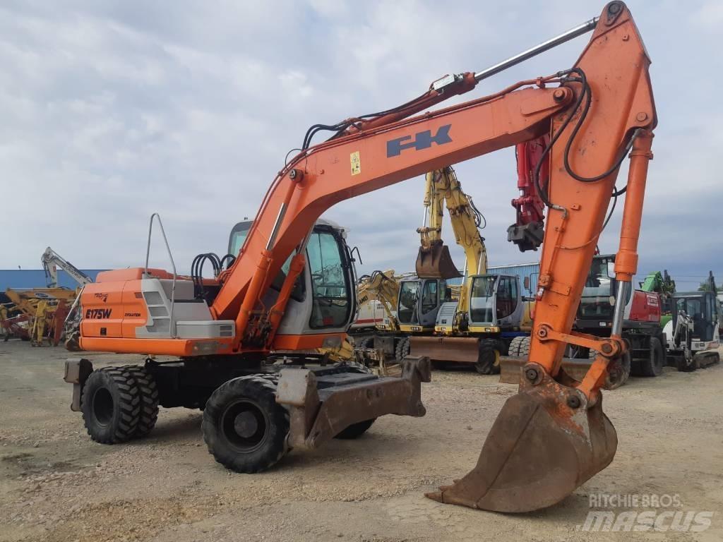 Fiat-Kobelco E175W Ekskavatori uz riteņiem