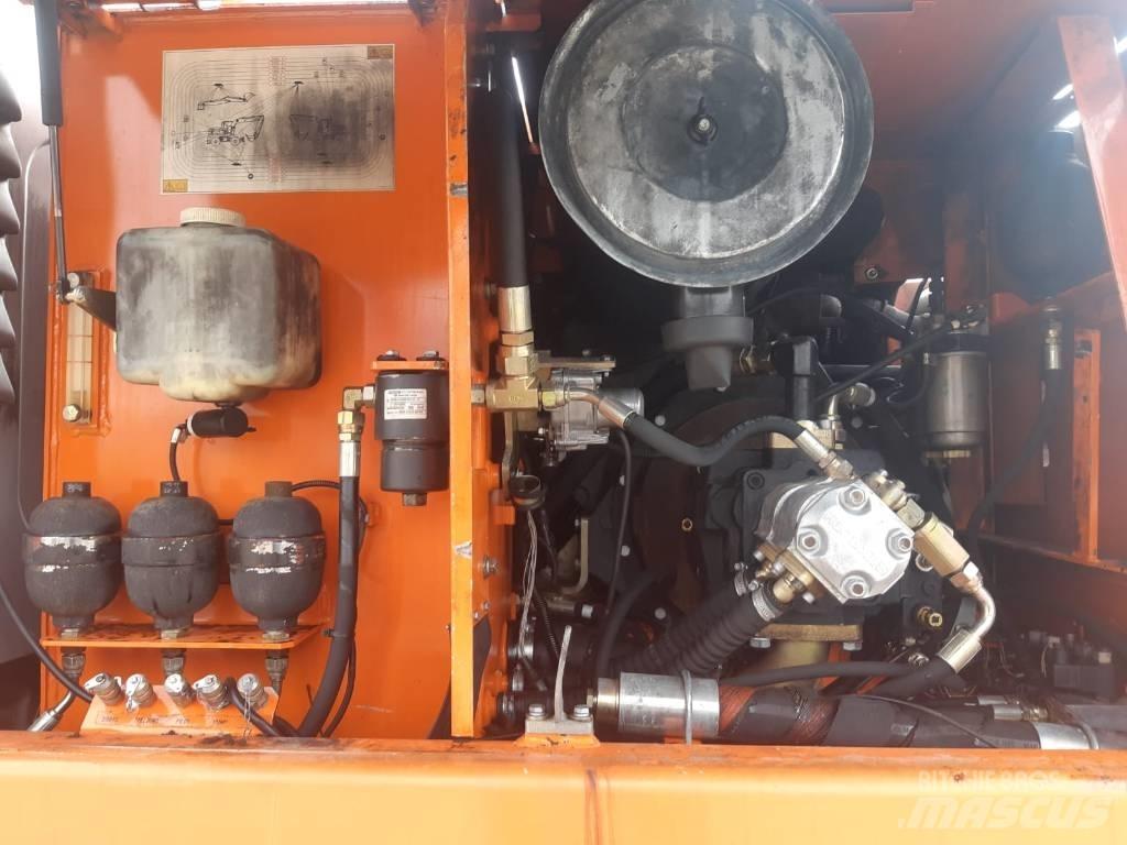 Fiat-Kobelco E175W Ekskavatori uz riteņiem