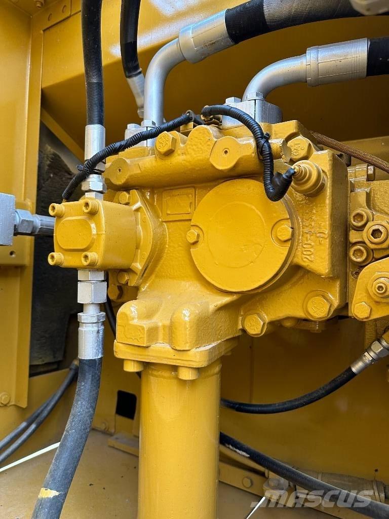 CAT 330D Kāpurķēžu ekskavatori