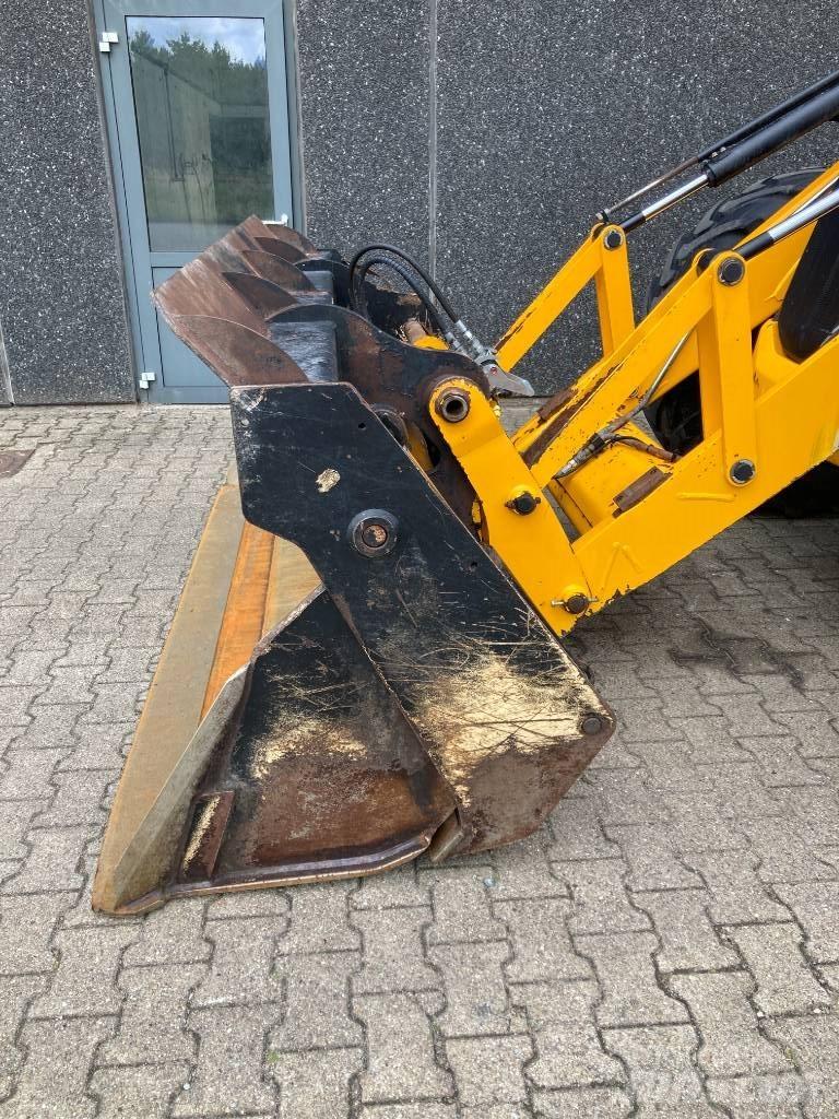 JCB 4 CX Ekskavatori-iekrāvēji