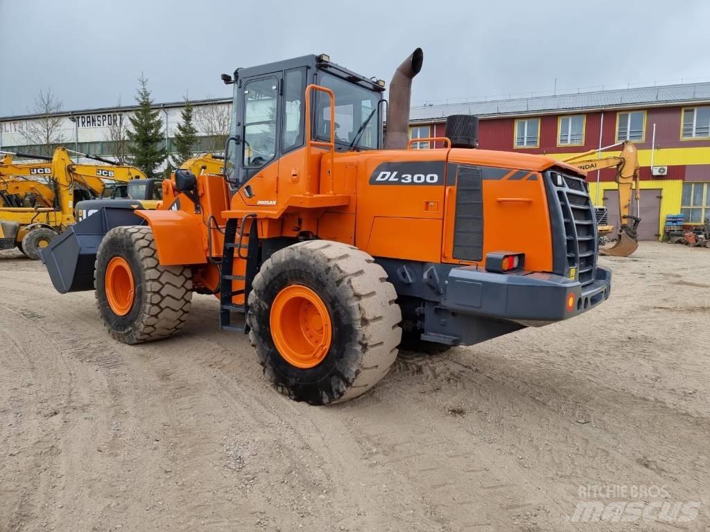 Doosan DL 300-3 Iekrāvēji uz riteņiem
