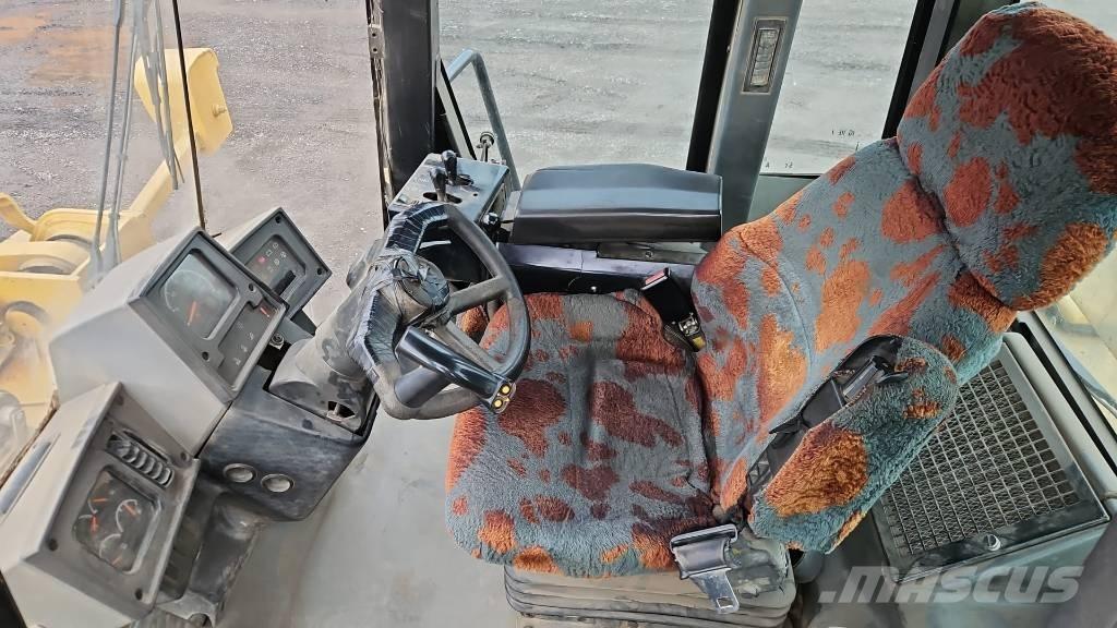 CAT 962 G Iekrāvēji uz riteņiem