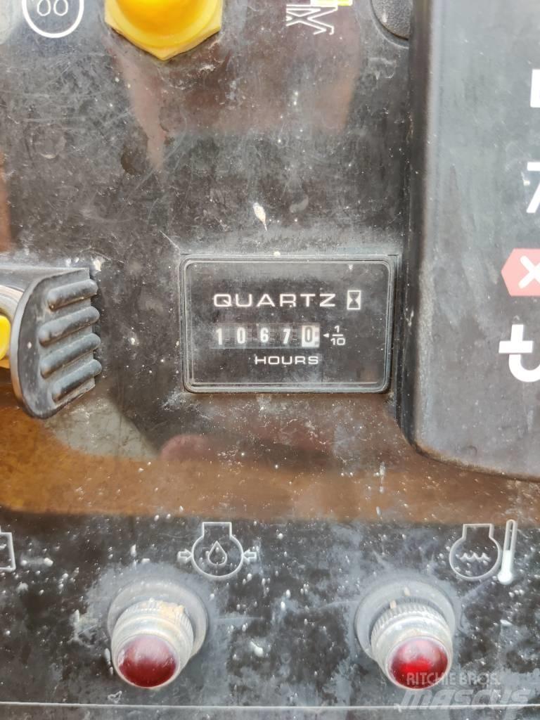 JLG 4394 RT Šķerveida pacēlāji