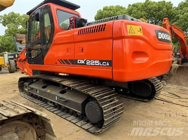Doosan DX 225 LC Kāpurķēžu ekskavatori