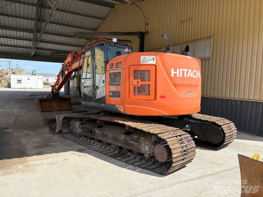 Hitachi ZX 225 Kāpurķēžu ekskavatori