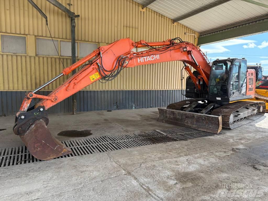 Hitachi ZX 225 Kāpurķēžu ekskavatori