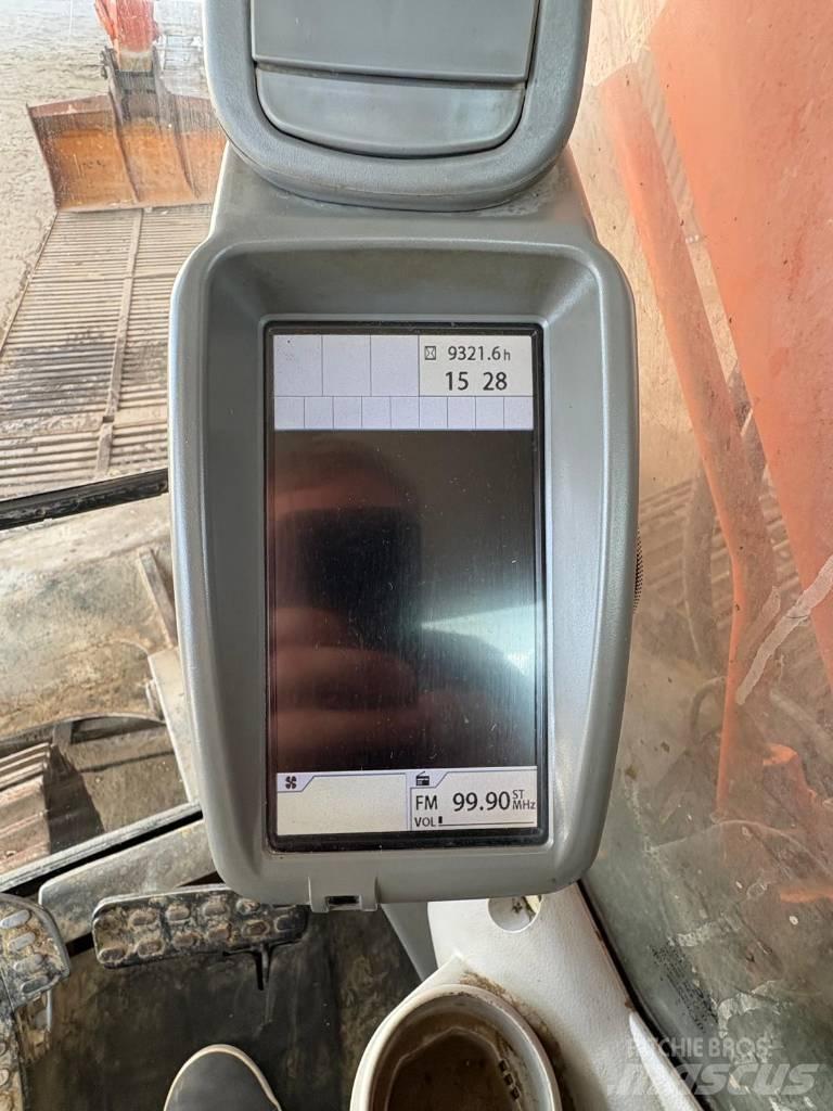 Hitachi ZX 225 Kāpurķēžu ekskavatori