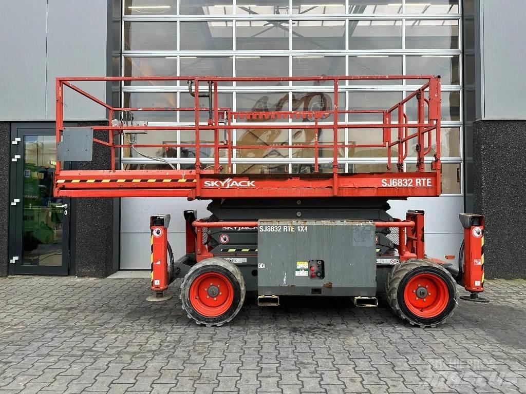 SkyJack SJ6832 RTE Šķerveida pacēlāji