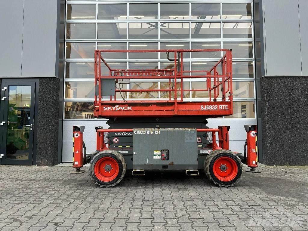 SkyJack SJ6832 RTE Šķerveida pacēlāji