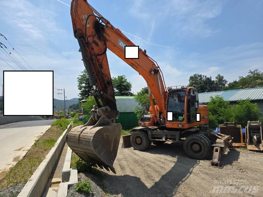 Doosan DX 210 W Ekskavatori uz riteņiem