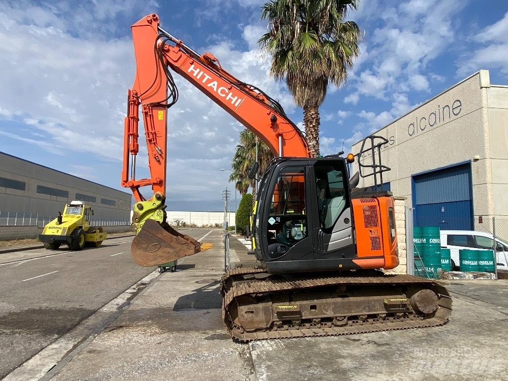 Hitachi ZX 135 US-6 Kāpurķēžu ekskavatori