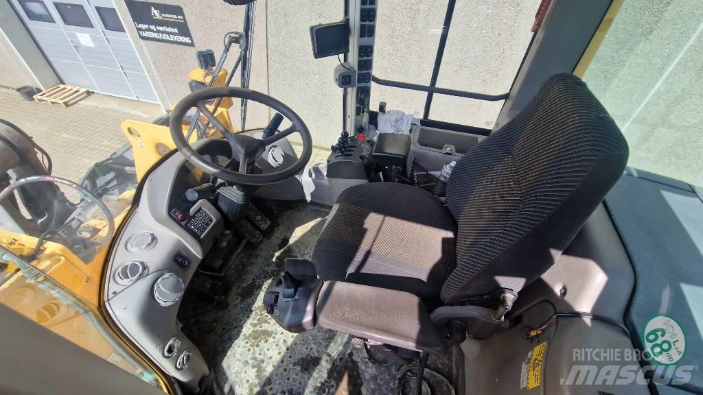 Volvo L 120 F Iekrāvēji uz riteņiem