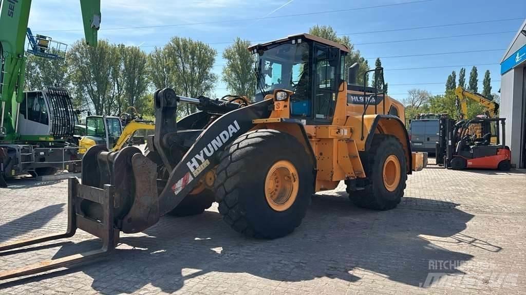 Hyundai HL970 Iekrāvēji uz riteņiem