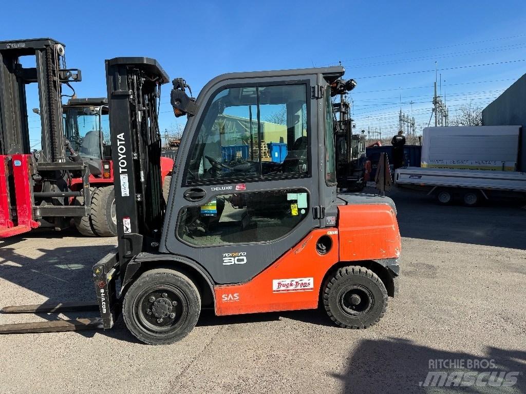 Toyota 02-8FDF30 Tehnika ar dīzeļa dzinēju