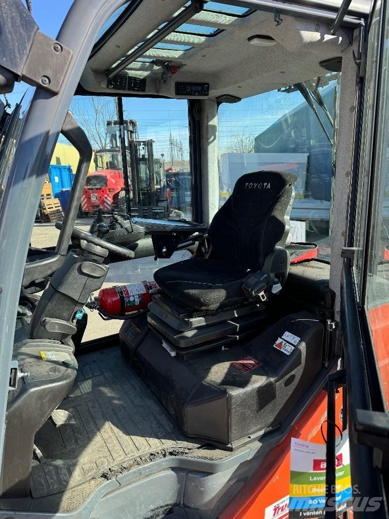 Toyota 02-8FDF30 Tehnika ar dīzeļa dzinēju