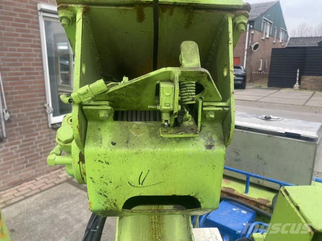 Maeda MC-305C Kāpurķēžu ceļamkrāni