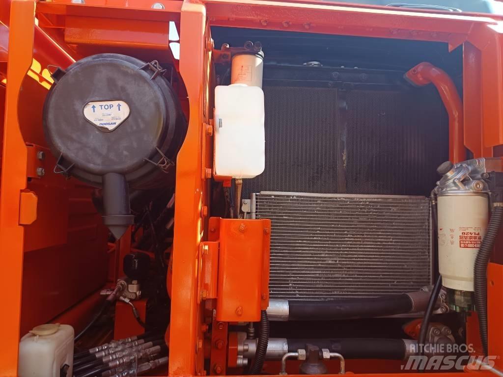 Doosan DX150 LC Kāpurķēžu ekskavatori