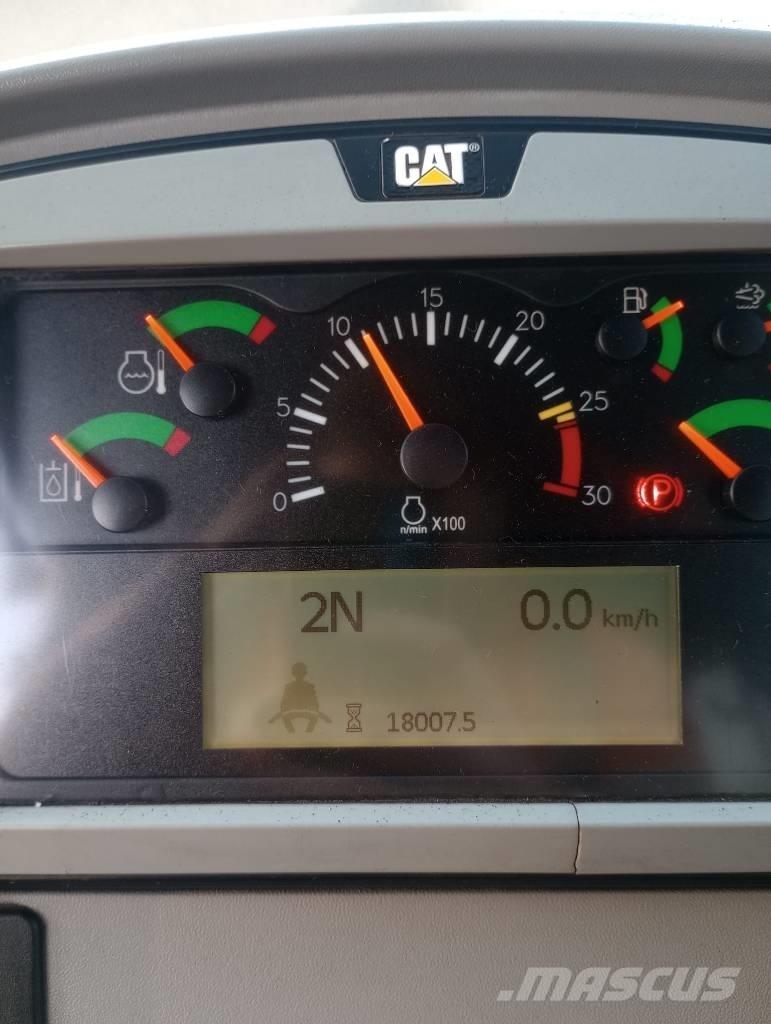 CAT 966 M Iekrāvēji uz riteņiem