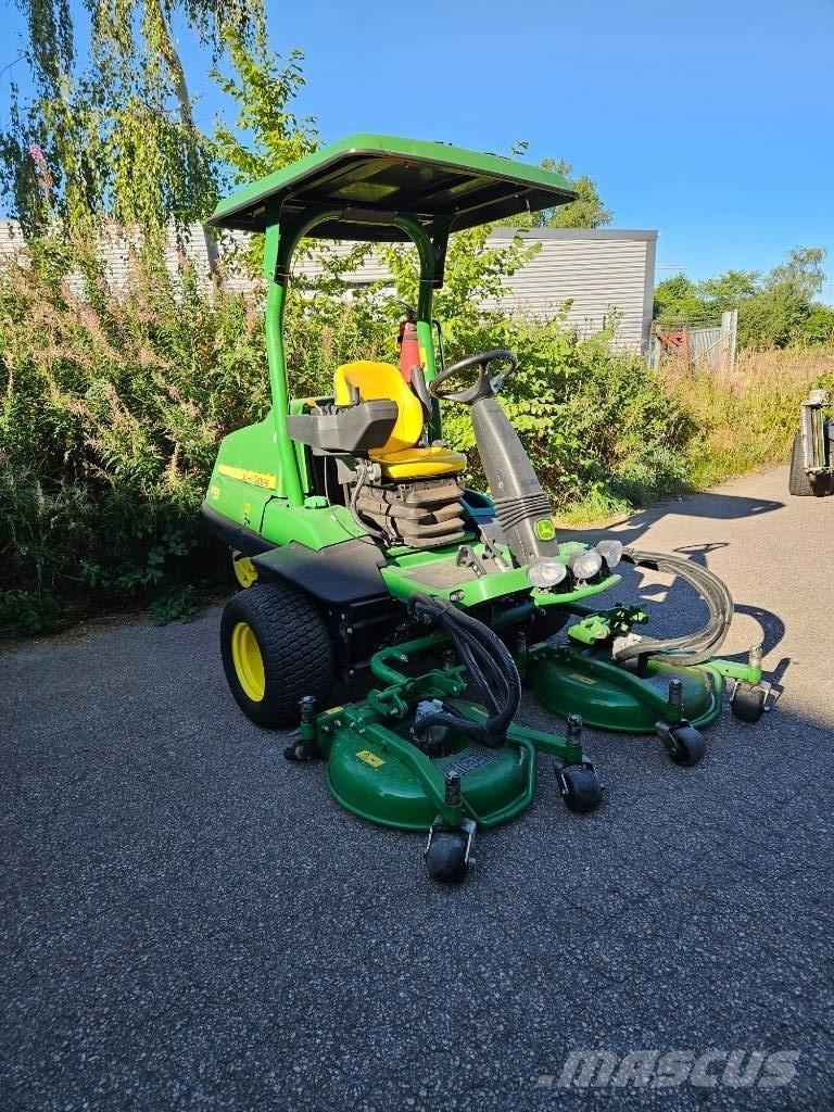 John Deere 7400 A Mauriņa pļāvēji nelīdzenai videi
